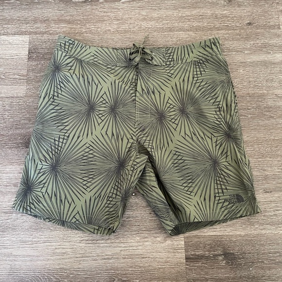 The North Face Men's Green Swim Shorts - Picture 1 of 4